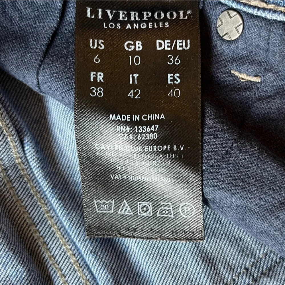 Liverpool cropped jeans